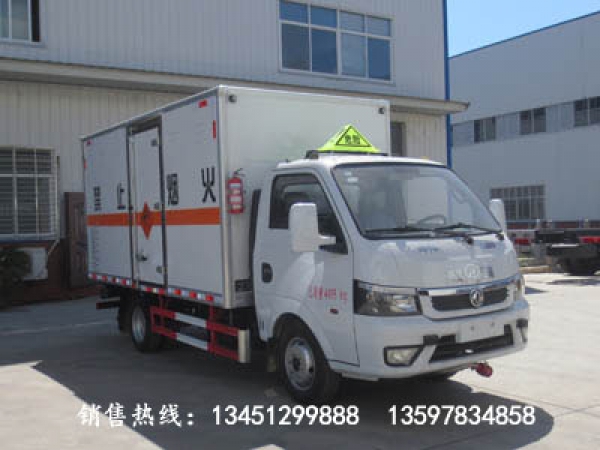 東風(fēng)途逸爆破器材運輸車(藍(lán)牌)